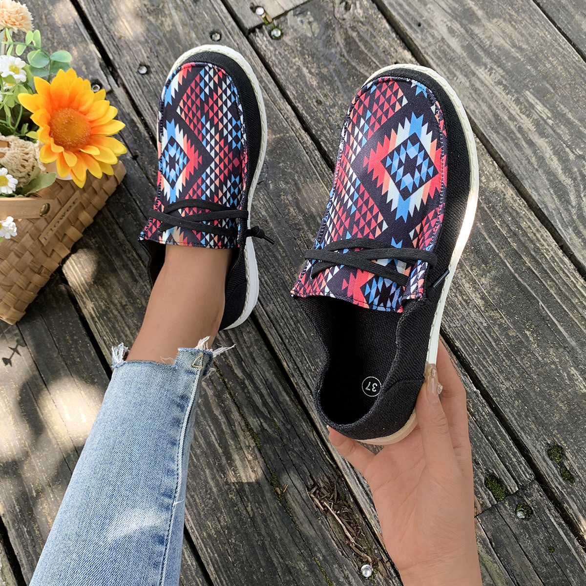 Women's canvas casual shoes
